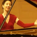 Senhora Bach - celebrada como a grande intérprete do compositor, Angela Hewitt se apresenta em São Paulo - 2 vídeos: Um de Angela e outro com o extraordinário Glenn Gould